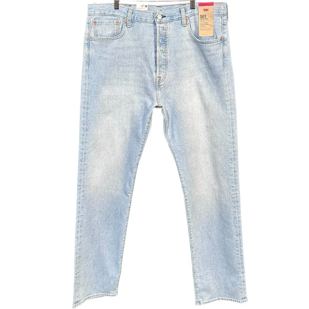 Levis Men's 501 Original Fit Jeans Size 40x34 Blue Light Wash Button Fly Closure